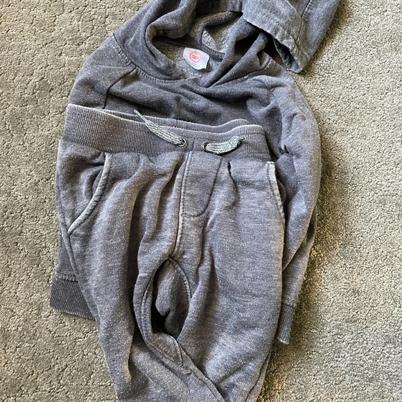 (2) Sets Boys 18 Months Outfits - Picture 4 of 7